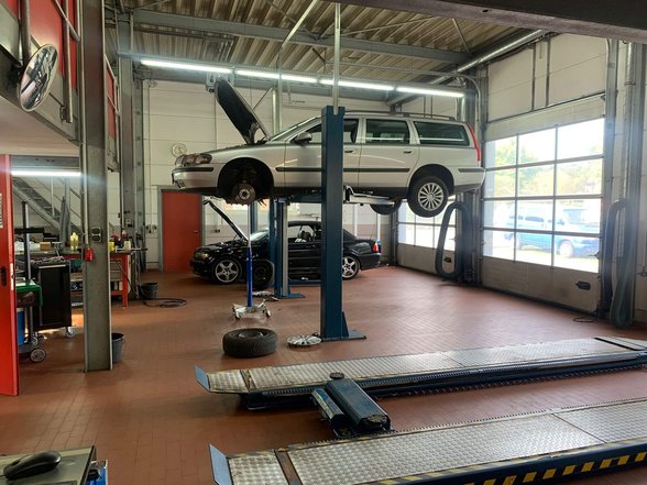 KFZ-Reparatur Ayhan Yildiz - Professionelle Werkstattausstattung